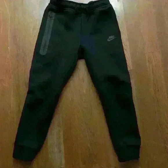 NIKE Other - New -NIKE Kids Jogger (Unisex-M)